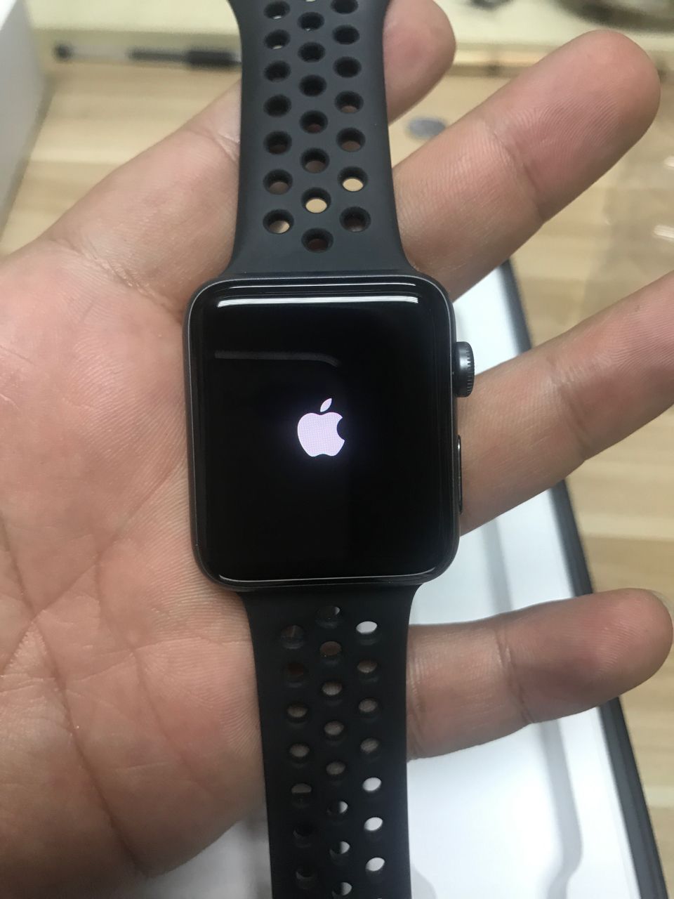 苹果手表运动版黑色苹果watch手表桌面壁纸